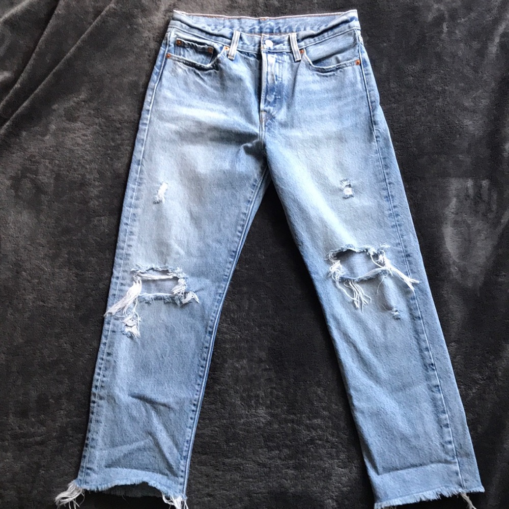 Levi’s highwaisted light wash denim